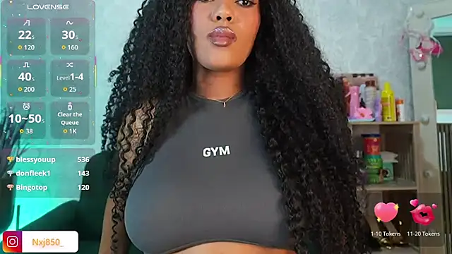 HOTBLACKANDWHITE2's cam snapshot