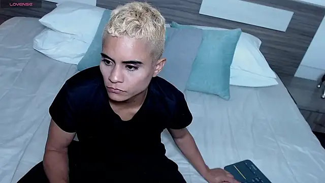 Liiamthompson's cam snapshot