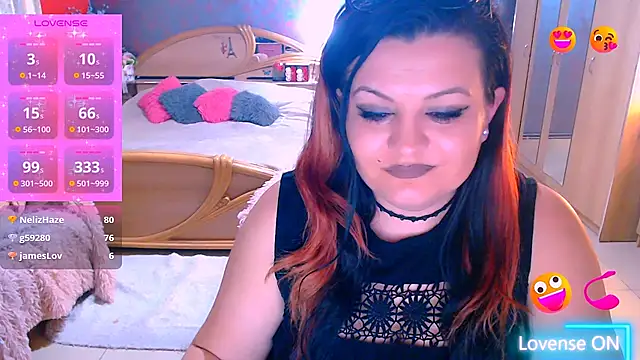 Ariellefoxy live sex cam