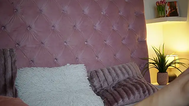 MaiaMini live sex cam