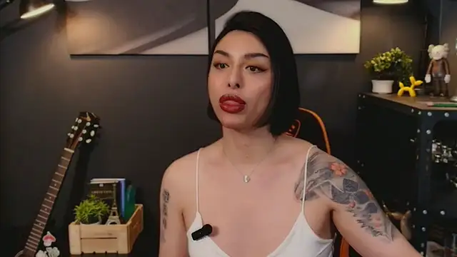 LetisiaRocks live sex cam