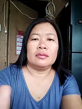 Lovelywoman43 live sex cam