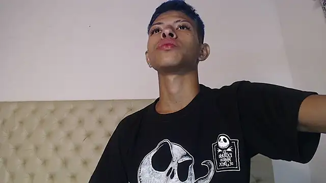 Tessachains_2_'s cam snapshot