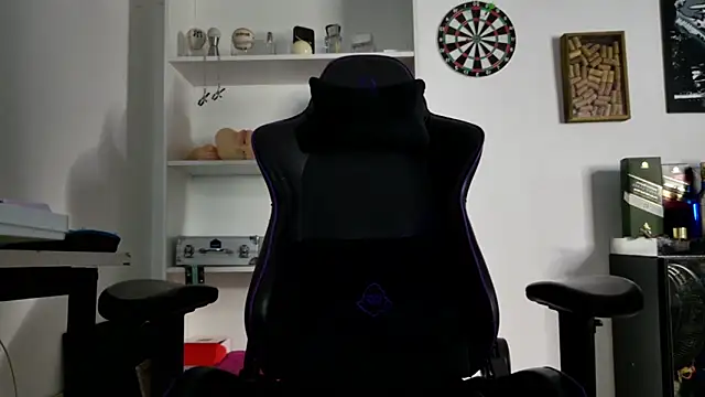 aaronlegend_'s cam snapshot