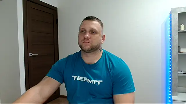 B-L-O-N-D's cam snapshot