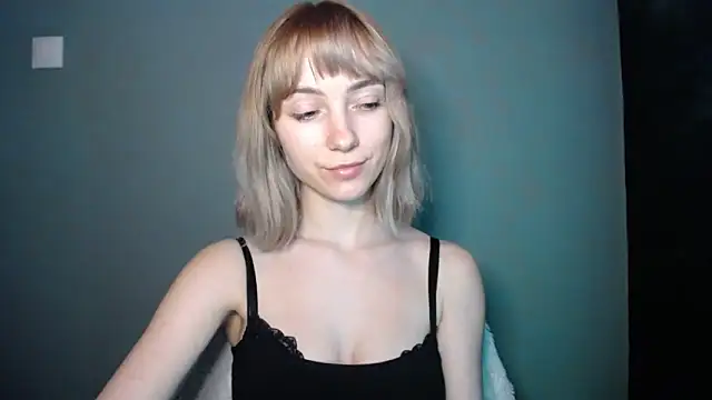 LuciaYoung's cam snapshot