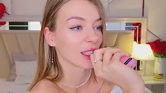 MeganMour's cam snapshot