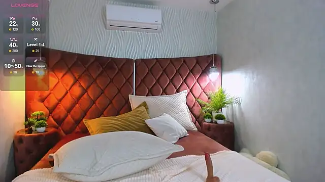 MonicaBev's cam snapshot