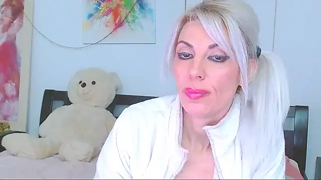 HoneyLara's cam snapshot