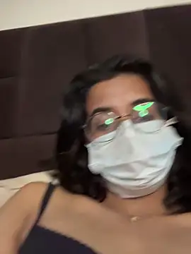 DominantDesiree live sex cam