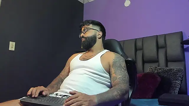 Lyon_vach live sex cam