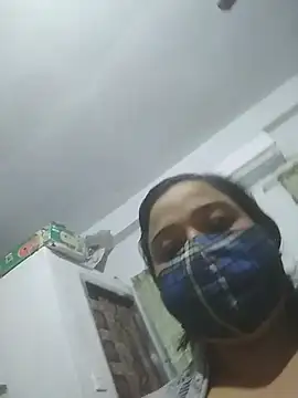 momo_loves's cam snapshot