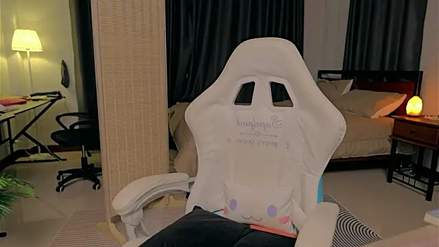 PocketElsa's cam snapshot