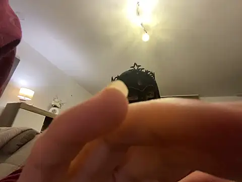 Marilou1983 live sex cam