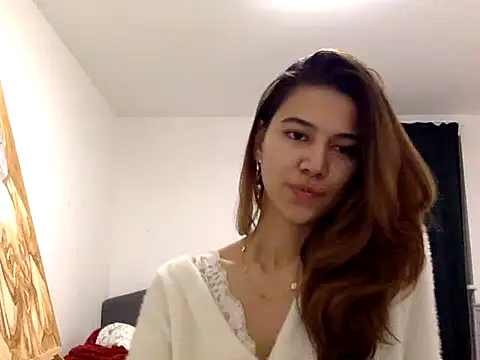 KiraVixenSweet live sex cam