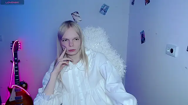 Emily_Nyaffee live sex cam