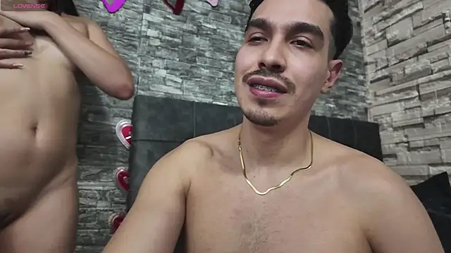 Rich_Couple_69 live sex cam