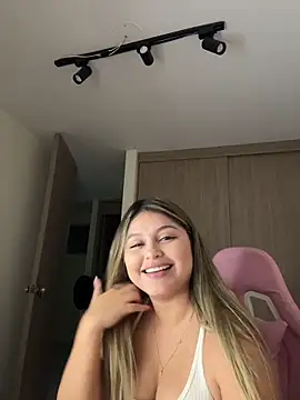 lunablossom_'s cam snapshot