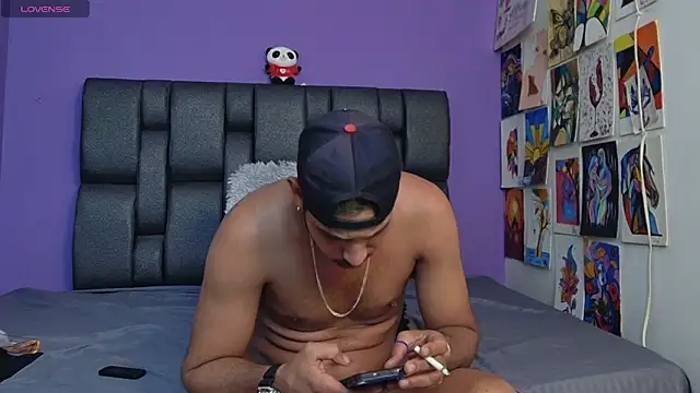 ashtoncooperr's cam snapshot