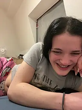 LeonieClaire's cam snapshot