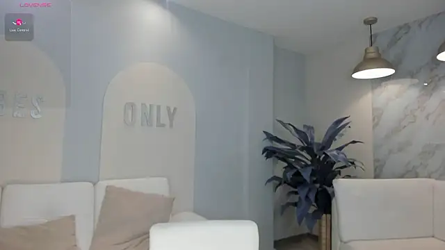 NiaHolland's cam snapshot