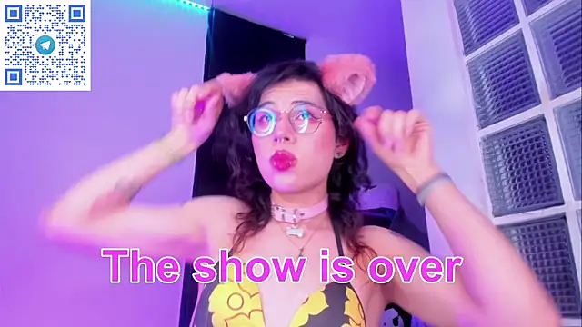 Sweet-SharoKitty live sex cam