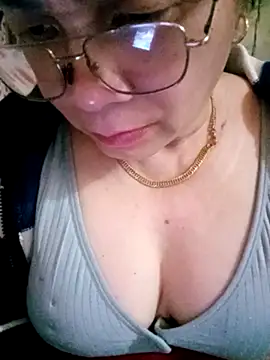 small-house123's cam snapshot