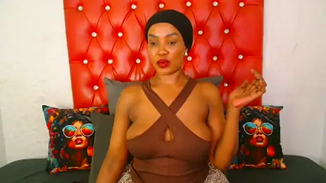 GaggingQueen32's cam snapshot