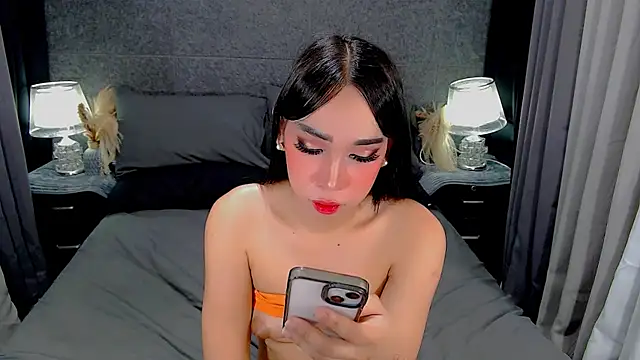 Kisha_fucks live sex cam