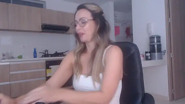 LovePaula live sex cam