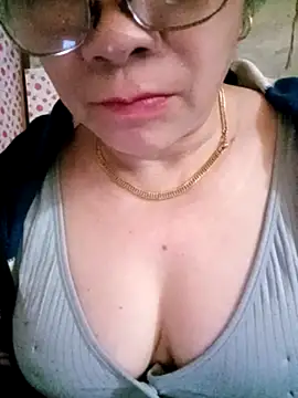 small-house123's cam snapshot