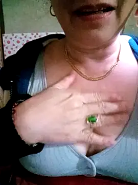 small-house123's cam snapshot