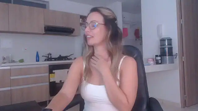 LovePaula's cam snapshot