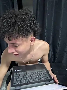 yoursexyjose live sex cam