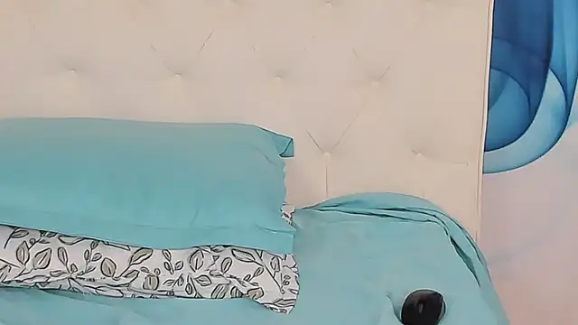 SkinnyDolly's cam snapshot