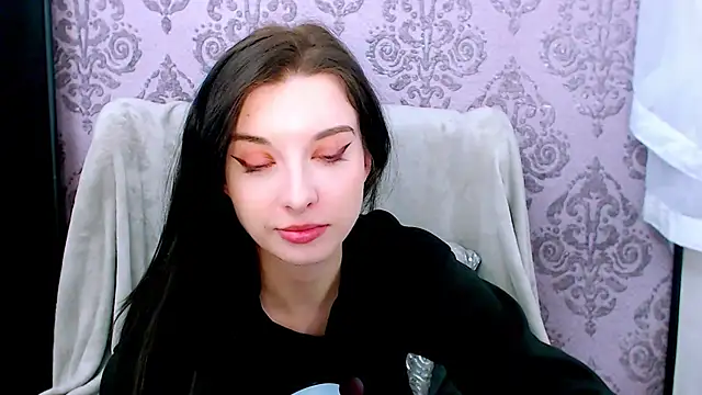 DominantLuna's cam snapshot