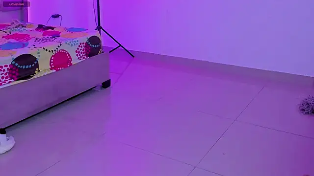 kitty_violet11's cam snapshot