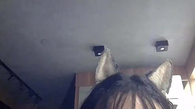 SkinnyKitten live sex cam