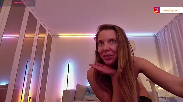 Nova-Lee live sex cam