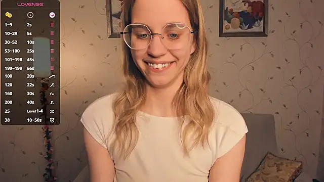 JoanBaggott's cam snapshot