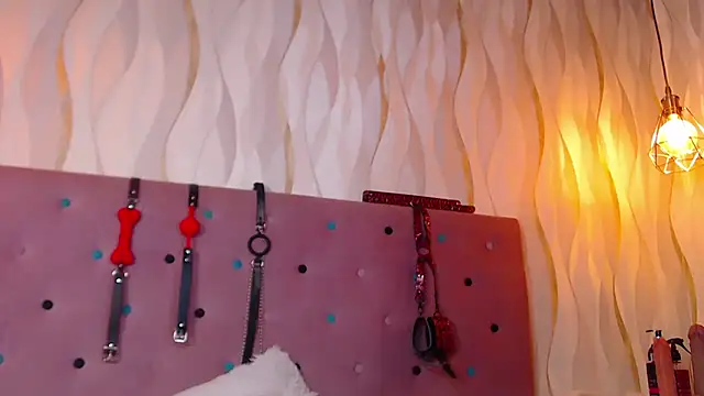 IsabelaLatina live sex cam