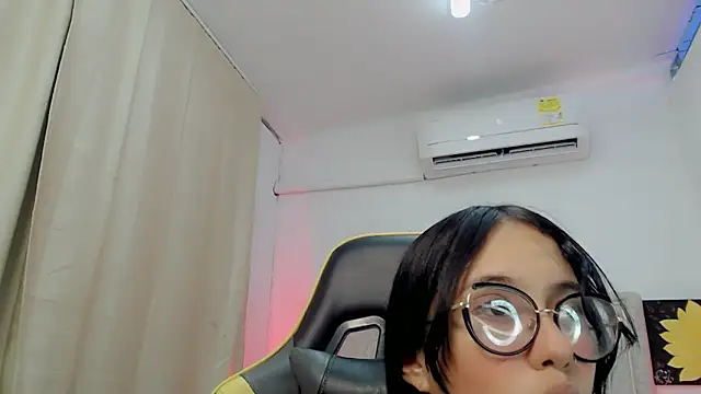 Mishell_hot_ live sex cam