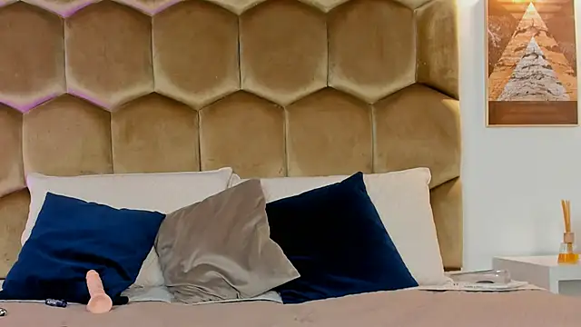 Mia_Reyesjs's cam snapshot