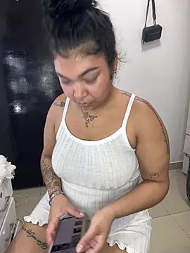 Latin_bigbutt's cam snapshot