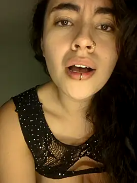 Simonaa_a live sex cam