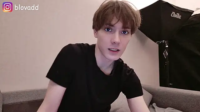 callmenineoneseven live sex cam