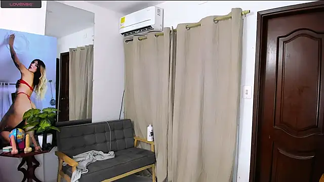 zou_quira live sex cam