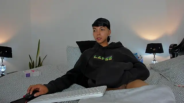 xhenisa_ live sex cam