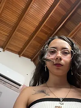 alicia-petite's cam snapshot