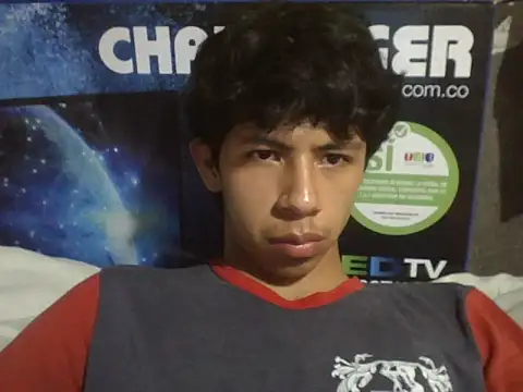 Carlos_Albert02's cam snapshot